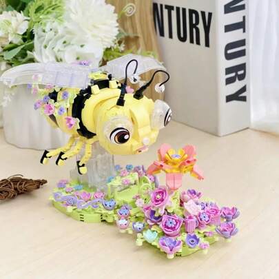 Bee Building Block MOC Carefully Crafted Blocks, Adult Assembly To Create A Dreamy Bee Colony, Premium Collectible, Adult Assembly Creates A Romantic Natural Fairy Tale, ABS Plastic Flower Bouquet Construction Set With Bees And Butterflies, Tabletop Decor Mini Brick Toy, Ideal Gift For Valentine's Day, Mother's Day, Christmas