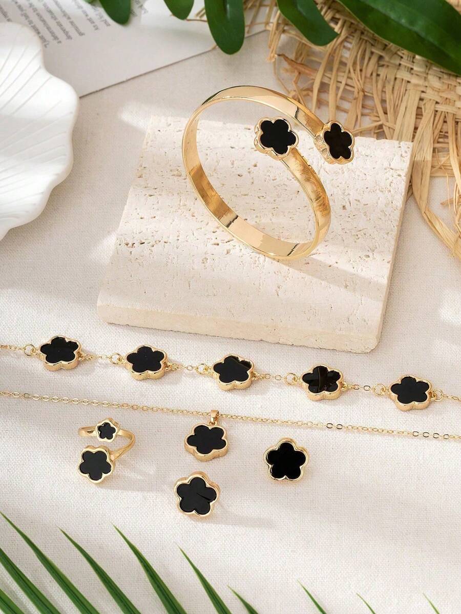 Set de 5 piezas de joyería con forma de trébol que incluye pulsera, collar, aretes, tobillera y anillo para mujeres