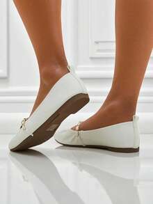 Women's Ballet Flats With A Chain - White - View 2