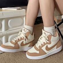 NIKE 女款 Court Borough 休闲运动鞋，型号：HV1806-121