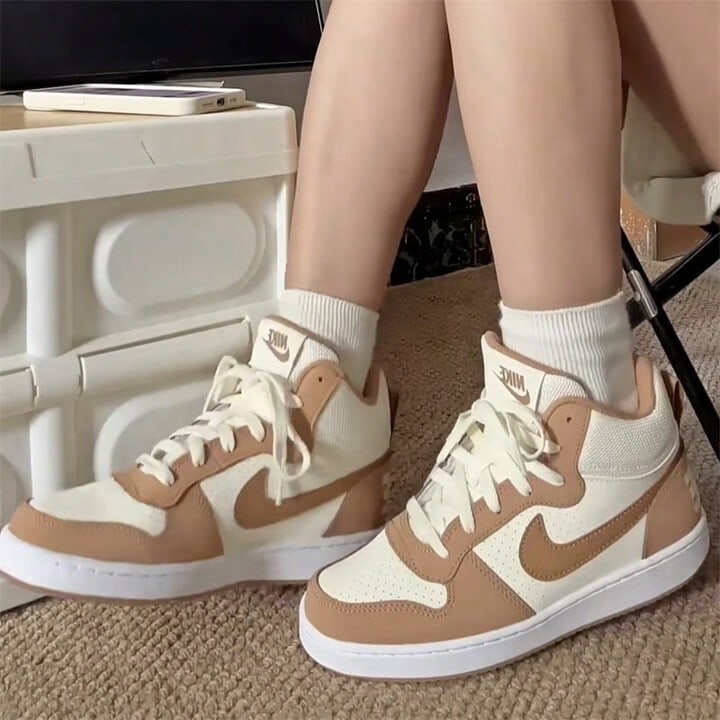 NIKE 女款 Court Borough 休闲运动鞋，型号：HV1806-121