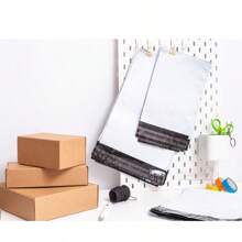 100 Stück Folienversandtaschen, COURIER FOLIOPAKI Starkes FOLIOPAK 310/420 mm, Folienverpackte Kurierumschläge 100 Stück. Verpackungstaschen, Paketversandtaschen 310/420 mm, weiße Plastiktüten zum Verpacken, extra große und dicke Kuriertaschen, versiegelte Verpackungstaschen, Logistik-Aufbewahrungstaschen, Kleiderversandumschläge, STARKE PAKETSCHLIESSTASCHEN, wasserdichte Pakettaschen.