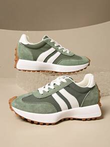 Zapatos retro de mujer con zapatillas deportivas gruesas e instep voluminoso