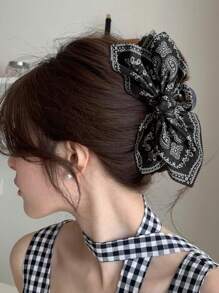 1pc Women's Cashew Bow Hair Clip, Bohemian Style, Suitable For Vacation And Various Holiday Photography, Simple, Elegant And Atmospheric, Suitable For Wearing When Playing At The Beach, Black And White Color Matching, Can Firmly Grasp Hair, An Exquisite Hair Accessory Headwear. Hair Claws Claw Clips Hair Clips Hair Jaw Clip Hair Clamps Hair Clutch Hair Catcher Clip