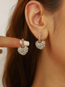 1pair European Style Alloy Heart-Shaped 3D Effect Rhinestone & Pearl Decorated Dangling Earrings With Metal Ear Hoops, Gift & Daily Wear For Women