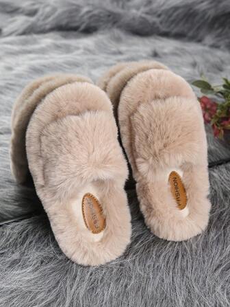 1双纯色新款时尚室内外毛绒拖鞋