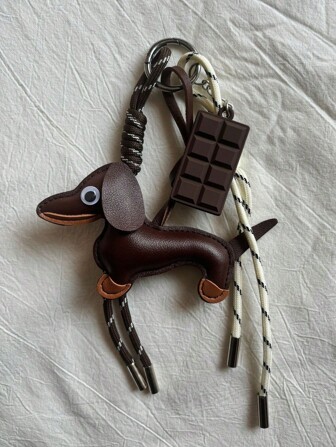 Llavero con diseño de perro salchicha de chocolate con estilo personal distintivo, accesorio para mochila, para parejas