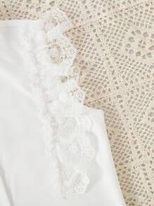 Completo per ragazze elegante con blusa senza maniche in pizzo floreale e inserto in rete e gonna a vita media a ruota, adatto per primavera ed estate