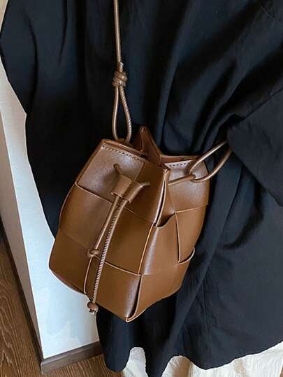 Mini sac bandoulière tressé décontracté, petit sac à bandoulière avec cordon de serrage, sac seau en PU de couleur unie