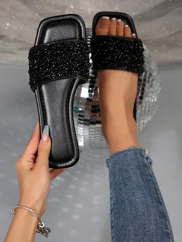 Nuevas sandalias holgadas de moda con adornos de perlas y cristales, punta cuadrada anti-deslizante, versátiles para playa/resort, para mujer de talla grande