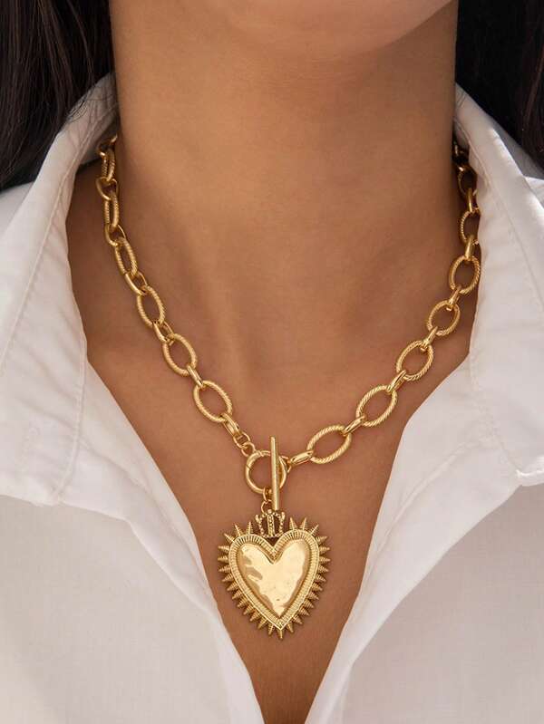 Collier avec pendentif en forme de cœur martelé, minimaliste, simple et épais, chaîne classique à breloques épaisses, bijou ras du cou en métal à la mode pour femme, idéal au quotidien, pour les fêtes ou comme cadeau de vacances.