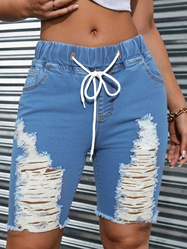 Women Drawstring Waist Pocket Distressed Hem Casual Denim Shorts