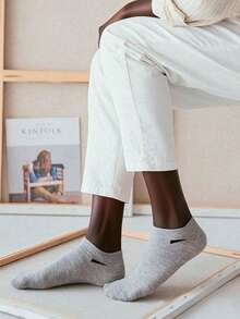 15双男女通用运动袜，适合春、夏、四季穿着，白色/黑色/灰色短袜，隐形袜，纯色简约风格，适合日常休闲穿着。 - 彩色 - 查看 5