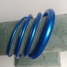4 pièces/set Bracelets en silicone de gelée avec des accents métalliques, ensemble de bijoux de bracelets en silicone de combinaison de tailles mixtes