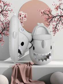 1 pieza Chanclas casuales para niños, uso cómodo en interiores y exteriores, diseño de tiburón de dibujos animados, antideslizante, material de EVA - Gris - Ver 4