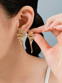 1 par de pendientes con diseño de alas de mariposa chapados en oro de 18K, de acero inoxidable, adecuados para mujeres en fiesta/festival/Halloween/Acción de Gracias/regalos