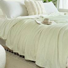 1pc Solid Color Flannel Blanket, Suitable For Bedroom, Sofa, All Seasons - Sprout Green - View 5
