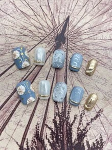 10 piezas Uñas postizas cortas de estilo francés con estampado bohemio azul y brillantes para uso en escenario y actuaciones