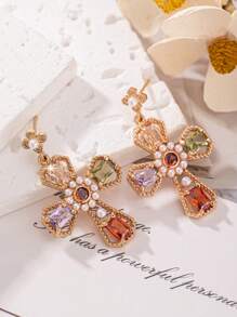 Ensemble de 3 pièces: Collier et boucles d'oreilles en cuivre avec croix en zircone et fausses perles, style de luxe élégant. Convient pour les banquets, les fêtes, le port quotidien. Cadeau de bijoux pour la famille, les amis, l'épouse, la petite amie