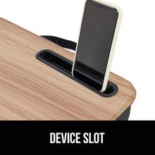 Escritorio portátil para laptop con soporte para teléfono, cojín tipo almohada que ajusta laptops de hasta 15.6", repisa para mantener las computadoras en su lugar, estación de trabajo portátil, color madera clara - Madera clara - Ver 7