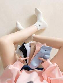 7 Pairs (Random Delivery) Women's Candy Colored Personalized Letter Low Ankle And Mid-Calf Socks, Fashionable And Versatile Suitable For Daily Wear