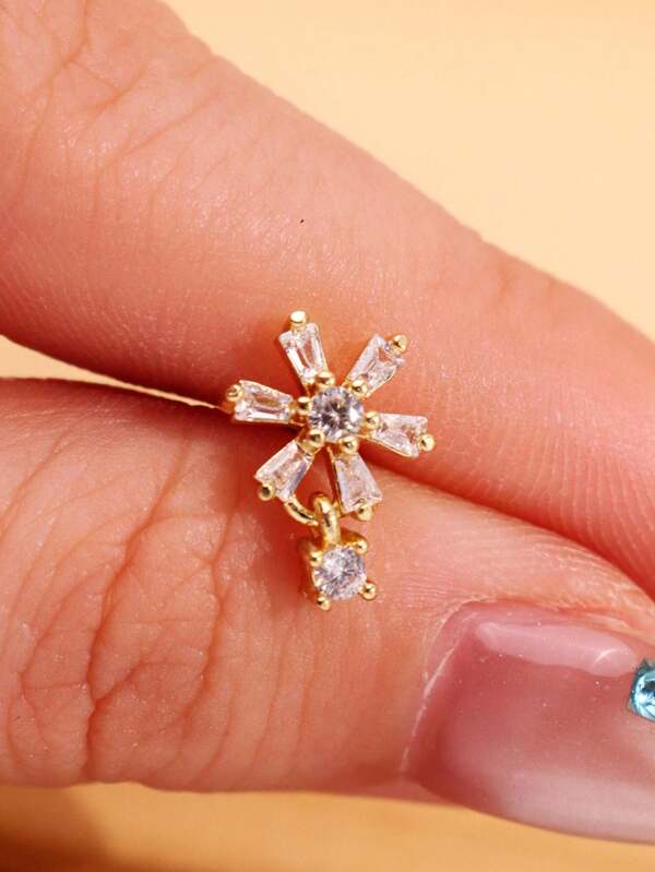 1pc Fashionable Exquisite Luxurious Personalized Minimalist Design Cubic Zirconia Inlaid Snowflake Gold Ear Cuff Earrings, Elegant Jewelry For Women Everyday Wear, Party And Holiday Attire