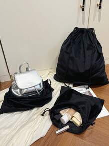 3 taglie disponibili, adatte alla maggior parte delle dimensioni delle borse. Sacchetto con coulisse in materiale morbido per coprire borse di lusso, non danneggia le borse. Ideale per conservare borse da cerimonia nuziale, borse in rafia, abbigliamento e borse di marca. Impermeabile, anti-polvere, previene l'invecchiamento della borsa. Il materiale morbido è ottimo anche per conservare i vestiti, alleggerisce il packing per i viaggi. Ottimo anche come regalo per gli amici.