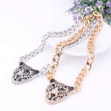 1 Piece Of Women's Queen Style Sweater Accessory Sweater Chain, European And American Style Leopard Head Long Knitted Necklace