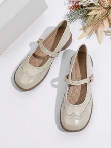 女士舒适黑色平底一脚蹬休闲鞋，柔软舒适，激光镂空图案，透气芭蕾平底鞋，适合上班穿着