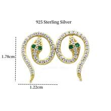 1 par de brincos de prata esterlina 925 com cobra dourada e strass e esmeralda, apresentando a combinação perfeita de luxo e elegância, brincos minimalistas de cobra