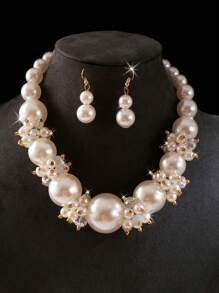 Elegante juego de collar y aretes enchapado en oro de 14K con perlas falsas - joyas lujosas, simples y audaces para mujeres, perfectas para fiestas y regalos