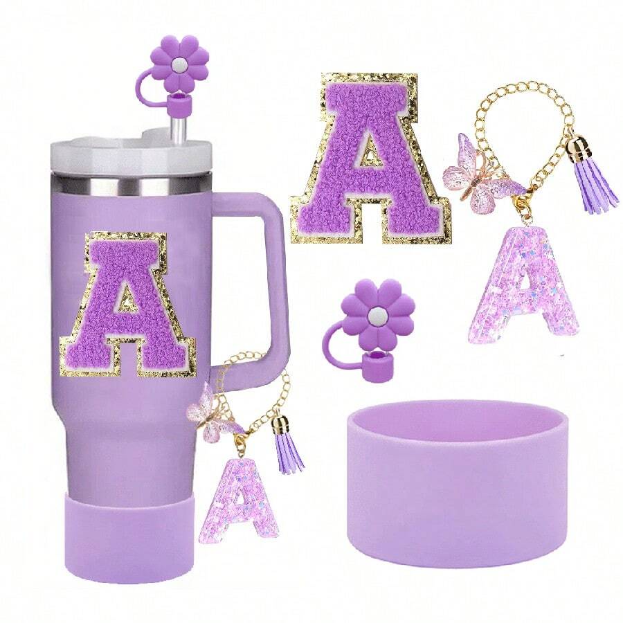 Set de 4 accesorios para tazas con la letra A - 1 tapa de pajita, 1 colgante con la letra A, 1 base protectora de silicona para tazas, 1 etiqueta con la letra A para tazas, regalo sorpresa festivo
