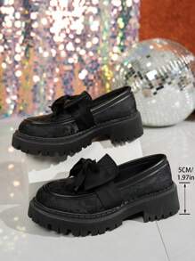 Damen klassische, bequeme Loafers mit Schleifen-Dekor und niedrigem Absatz, aus poliertem Material, elegant-retro im britischen Stil, komfortable Plateausohle, aus weichem PU-Leder, Mode-Schuhe für Frühling/Herbst
