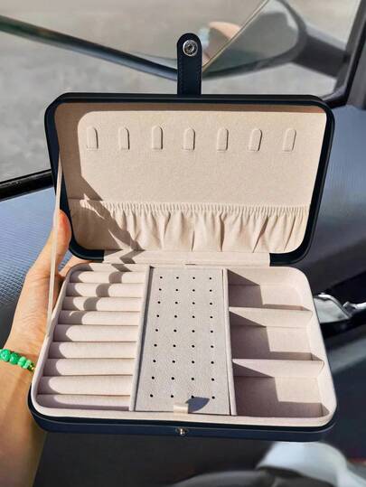 奢华皮革首饰盒、珠宝收纳盒、戒指盒。复古 PU 皮革女士首饰盒，可收纳耳环、项链、戒指、手链、手表等配饰，是完美的母亲节返校礼物