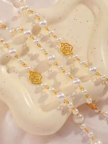 1 pièce Collier long de perles pour femmes, chaîne polyvalente multi-couches pour pull, avec un motif floral creux de Camélia, accessoire élégant de mode pour soirée