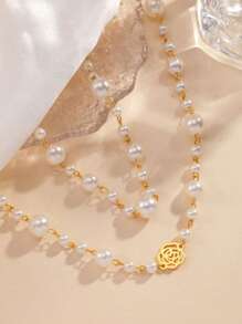 1 pièce Collier long de perles pour femmes, chaîne polyvalente multi-couches pour pull, avec un motif floral creux de Camélia, accessoire élégant de mode pour soirée