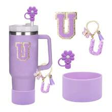 Set de 4 accesorios para tazas con la letra A - 1 tapa de pajita, 1 colgante con la letra A, 1 base protectora de silicona para tazas, 1 etiqueta con la letra A para tazas, regalo sorpresa festivo