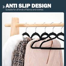 Blauesmeer 60 Pack Velvet Hangers, Velvet Hangers, Non-Slip Felt Hangers - Space-Saving, Non-Slip, Premium Black Suit Hangers, 360° Rotating Hook - 黑色 - 查看 5