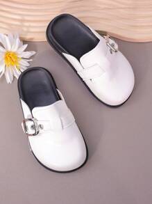 1 双儿童金属扣装饰 PU 材质一脚蹬圆头平底穆勒鞋，舒适的日常休闲穿着