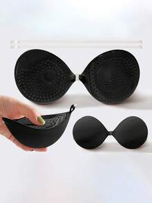 1对5厘米厚自粘式可重复使用硅胶胸垫，带可调节肩带，防汗隐形，适用于文胸、泳装、婚礼、瑜伽、健身等场合。