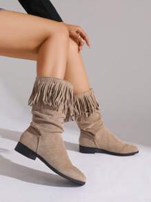1 双加大码圆头褶皱中筒靴，平底一脚蹬，卡其色流苏优雅时尚靴子，适合秋冬