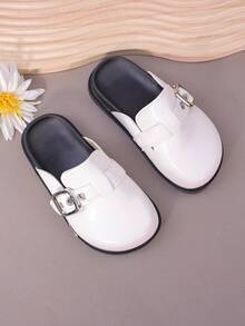 1 双儿童金属扣装饰 PU 材质一脚蹬圆头平底穆勒鞋，舒适的日常休闲穿着