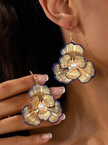 1 Pair Of Fashionable And Creative Large Flower Alloy Earrings Suitable For Daily Commuting