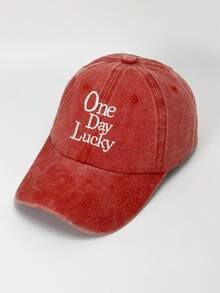 1 件“One Day Lucky”刺绣做旧棒球帽
