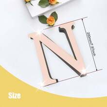 玫瑰金字母墙贴 A-Z - 单个字母高度 10cm/15cm/20cm，亚克力镜面，带 1cm 厚泡沫背衬。双层设计呈现 3D 立体效果；单层设计更显简约。自带背胶，可粘贴于墙面或玻璃上。撕下保护膜即可展现镜面效果。