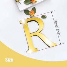 金色字母 A-Z 墙贴 - 单个字母高度 10cm/15cm/20cm，亚克力镜面材质，带 1cm 厚泡沫背衬。双层设计带来更佳的 3D 立体效果；单层设计外观更简洁。自带背胶，可粘贴于墙面或玻璃上。