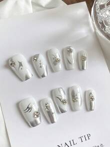 Bộ móng tay giả vuông ngắn màu bạc ánh gương phong cách Y2K sang trọng, đáy nhọn đính đá, phù hợp cho bé gái, tiệc sinh nhật, họp mặt, sử dụng hàng ngày. Bao gồm gel và bột móng mờ, dụng cụ làm móng nghệ thuật, móng giả dán. - Nhiều màu - Xem 16