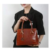 Women Shoulder Bags - 棕色 - 查看 2