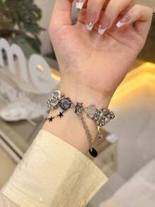 A nova pulseira com botão Dopamine Y2K é compatível com pulseiras , das séries 10/8/9/7/6/5/4/3/2/1 e Ultra40mm 44, 41, 45, 49, 42 e 38mm. Não é abafada nem confortável, sendo muito adequada para o pulso.