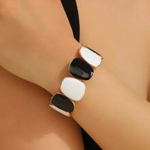 The Color Oil Painting Process Is Fashionable And High-End. It Is A Versatile Alloy Bracelet For Women. The Geometric Creative Bracelet Is Suitable For Both Men And Women For Daily Wear